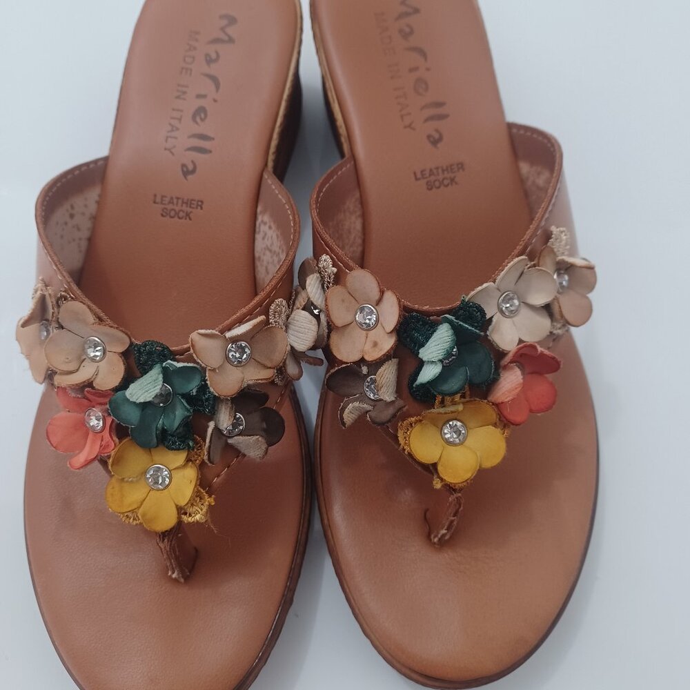 Womens flowery Italian sandals Size 7.5